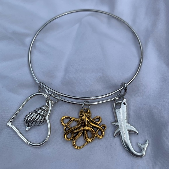 Brand New! Handmade! Adjustable Charm Bangle Bracelet! - Picture 2 of 4